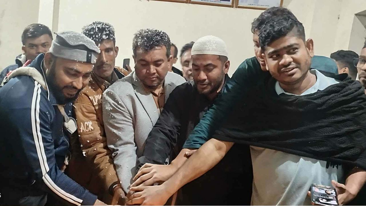 গৌরনদীতে সৌদি পূর্বাঞ্চল শ্রমিক দলের জয়েন্ট সেক্রেটারির ৪২তম জন্মদিন উদযাপন