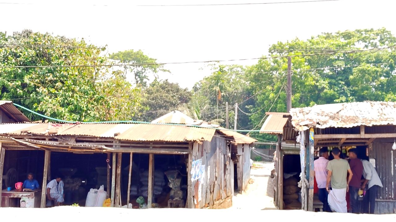 টরকী বাসস্ট্যান্ডের চাতাল এলাকায় মাদকের রমরমা বাণিজ্য উদ্বিগ্ন এলাকাবাসী