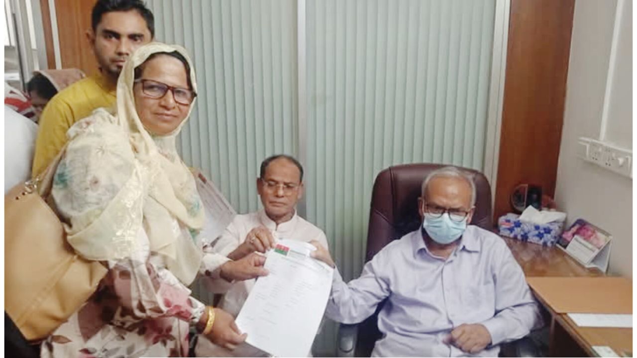 সংরক্ষিত মহিলা আসনের ফরম কিনলেন তাসলিমা পরভিন, ত্যাগী নেত্রী হিসেবে আলোচনায়