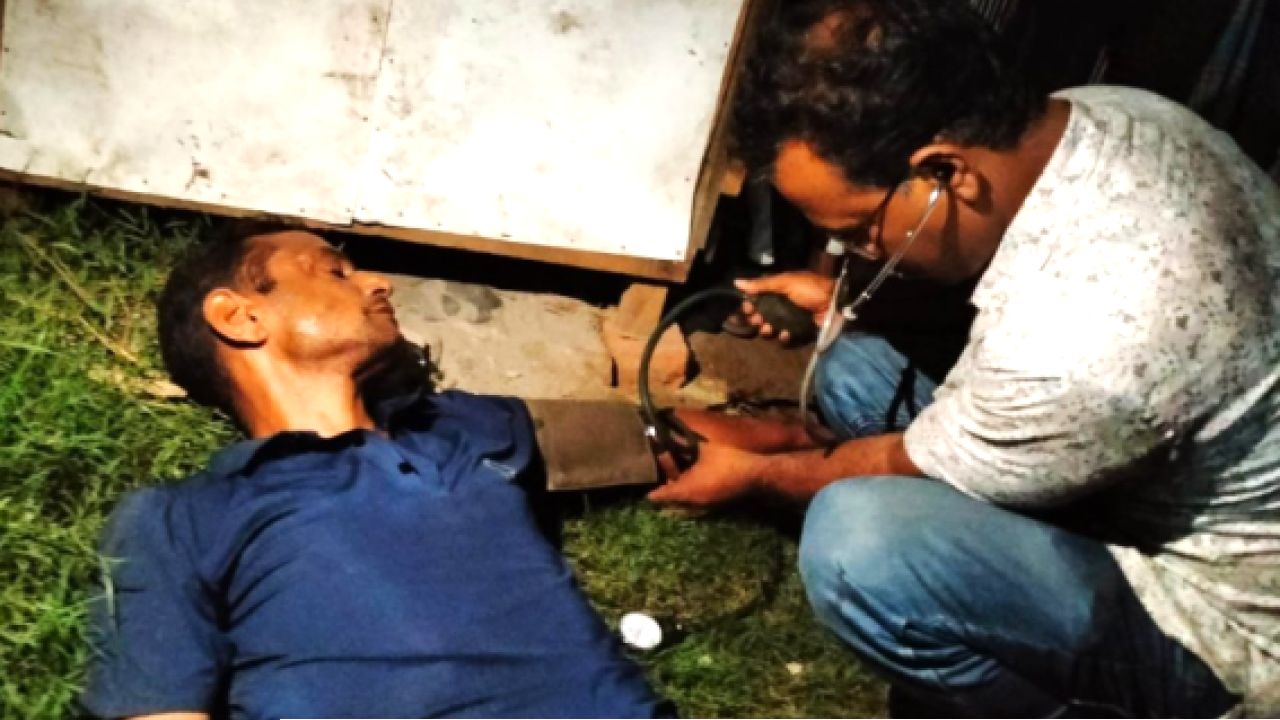 গৌরনদীতে পুলিশের গ্রেপ্তার এড়াতে ইয়াবা গিলে অচেতন মাদক কারবারি