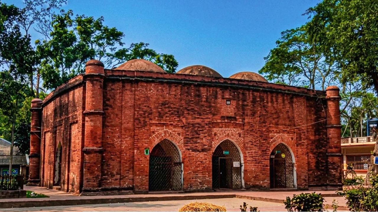 গৌরনদীর ‘আল্লাহর মসজিদ’ রহস্য আর ঐতিহ্যের এক অনন্য নিদর্শন