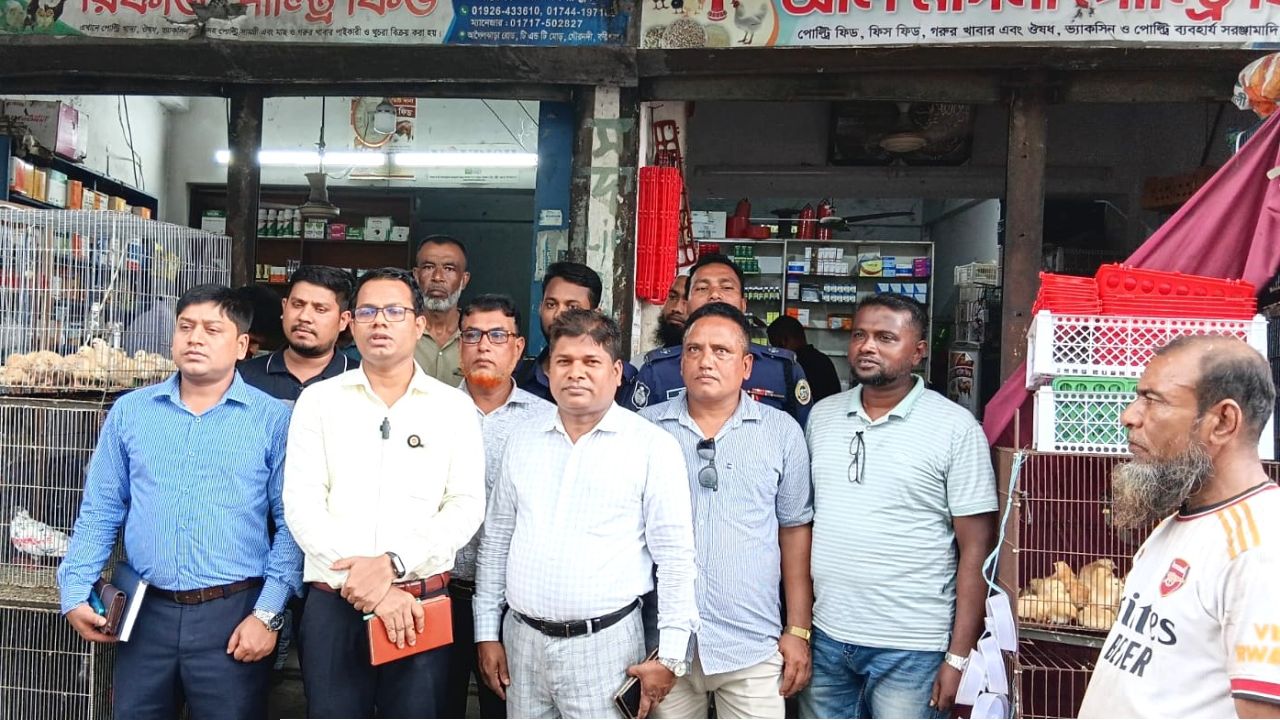 গৌরনদীতে ঈদুল আযহাকে সামনে রেখে হরমোন প্রতিরোধে অভিযান